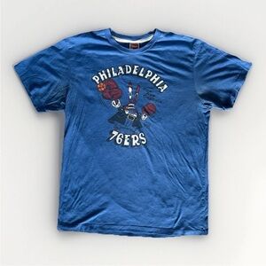Homage X Urban Outfitters MR KRABS PHILLY 76ERS T Shirt Size Large Basketball